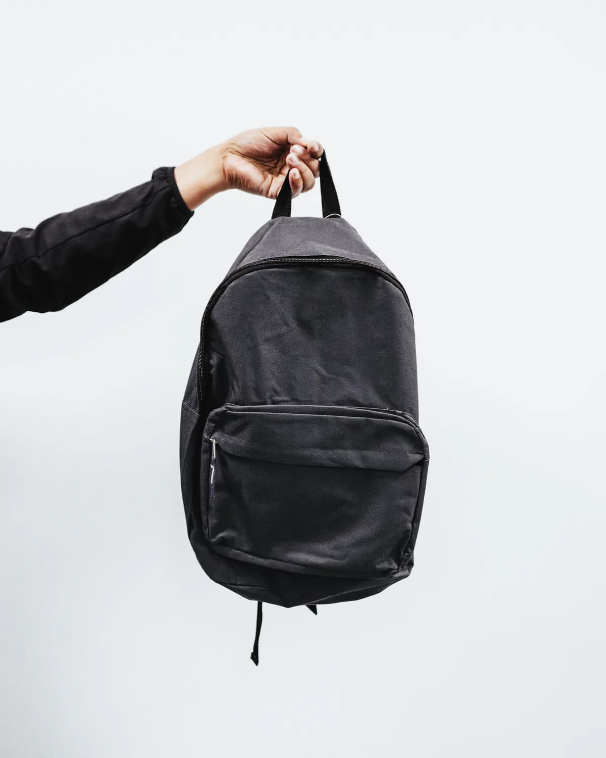 BLACKOUT CROSSBODY — black